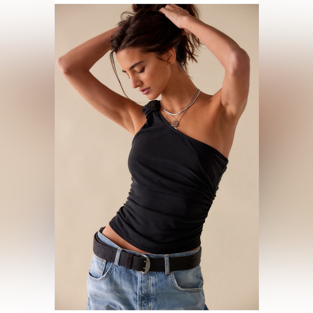 Free People Knot Your Girl Tank
Style No: 96423124
NWT